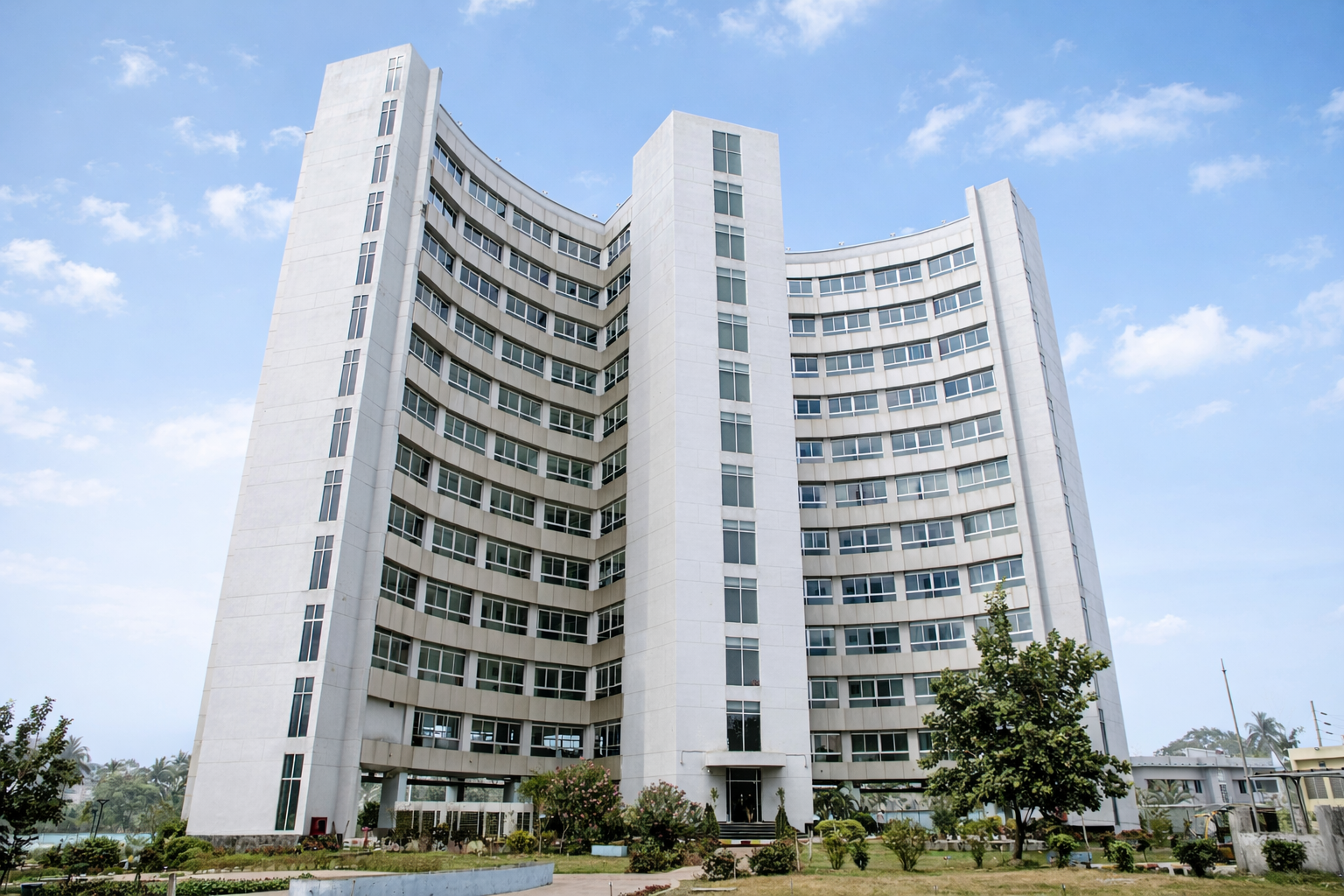 01. Main Building In side view Crown Comfortia Hotel